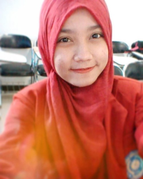 Pipi oh pipi.. #red #hijab #hijabgram #hijabers #selfie #hotd #clozetteid
