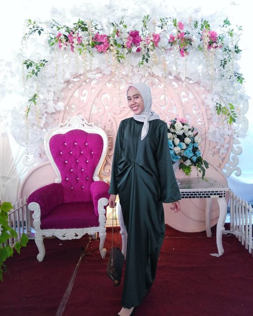 So in Love with the green..Outfit for @nurasma828 bridesmaid..Style : @bydillawiranty 📷 : @el_vinasari #instahijaber#diaryhijaber#hijaberkece#kebayaoutfit#ootdhijabindo #modelhijaber#ootd#hotd #dailyhijab#hijabootdindo #lookbook #lookbookhijab #hijabfashion##########drappingdress #abaya #kebayamuslim #instagood#bridesmaid#hijabfeature_2018#clozetter#clozetteid
