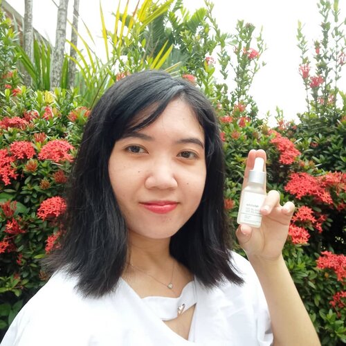 Hayo siapa yang minggu ini belum exfoliate? Yuk mumpung weekend exfoliate ya... Kalau bingung mau pakai apa aku ada rekomendasi produknya nih Peeling Serum dari @whitelab_id . Dengan AHA, BHA, PHA dan Niacinamide dapat mengangkat sel2 kulit mati, menyamarkan noda hitam dan mencerahkan kulit. Harganya pun masih affordable banget <100rb. Aku udah pakai ini selama 2mingguan dan serum ini cukup efektif untuk ngilangin bekas jerawat aku. Gak ada rasa cekit2nya sama sekali di kulit aku. Kalau mau tau cara penggunaannya bisa cek highlight story aku yang Whitelab ya.#whitelab #peelingserum #review #skincarereview