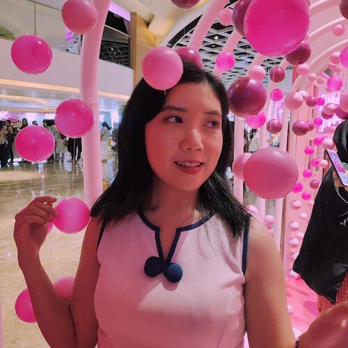 Me trying to find my way in the pink tunnel of #BFA2019 The tunnel was super instagrammable but super crowded. It was fun tho as my 1st @beautyfest.asia experience...#pink