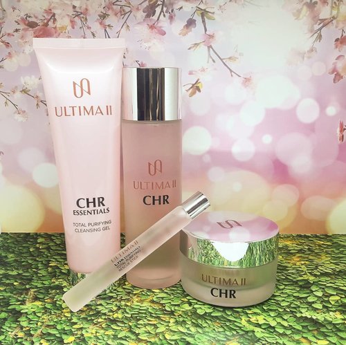 Got @ultimaii_id CHR Essentials package from @femaledailynetwork..Surprisingly it works really well with my skin. My skin feels softer after using it. There are 4 products in this collections :1. CHR Essentials Total Purifying Cleansing Gel ; A gentle cleanser with unique gel texture, unlike other cleansing foam. A little of this product goes a lot.2. CHR Essentials Total Purifying Toner ; Combination of exfoliating and hydrating toner with cooling effect that soothes your skin.3. CHR Essentials Total Purifying Intense Moisturizer UV Protection ; Creamy moisturizer yet super easy to absorb, even on my oily skin.4. CHR Essentials Total Purifying Rescue Stick ; A spot treatment that can work magic on evening out your skin...For full product review visit @femaledailynetwork website or download their apps and then go to my profile. My FD ID is mymeminei....#myessentials #thecollagenexpert #UltimaII#UltimaIIxFemaleDaily