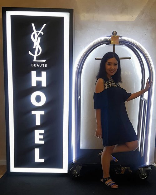 Yesterday I checked in on #yslbeautyhotel #yslbeautyhotelid 
Have you joined yet? Today is the last day! Save your spot!
.
.
psstt.... this is hidden photo spot that was not crowded... Located at 1st floor at Plaza Indonesia
.
.
#yslbeautyid #yslbeauty #motd #ootd #fabolous #tampilcantik #beauty #blogger #instablog #beautybloggerindonesia #bloggirlsid #indoblogger #Clozetteid