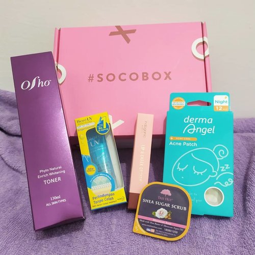 Yay got another #SOCObox from @beautyjournal !This time Socobox Special SBN Edition (Edisi Spesial khusus SBN)It's been an honor for me to join SBN (Sociolla Beauty Network) for around eight months. So far it's been fun, I can try new beauty products or sometimes got @sociolla shopping voucher.I will review these products on my soco account. So check out https://www.soco.id/mymeminei to know more about these products 😊😊😊😊 #STARTWITHSBN #CUMADISOCIOLLA