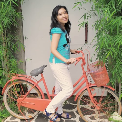 Happy Sunday!
.
.
Maybe I should consider to take a bike to work tomorrow. Not just healthy and good for environtment it also looks cute on photo
.
.
.
.
Nah, nevermind I will be too lazy to wake up earlier and do the cycling
.
.
A lil throwback of yesterday event with @laneigeid #SparklingSquad celebrating #SS2ndAnniversary Creating an #ootd post