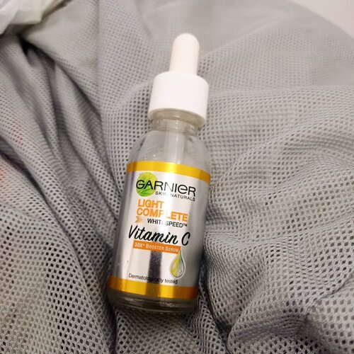 Been using this for almost a month and loving it! My skin is loving Vit.C. This serum is easy to absorbed, lighten my acne scar and smell nice. 
I wrote full review about it on my blog! (link on bio)

#garnier #skincare #vitaminc