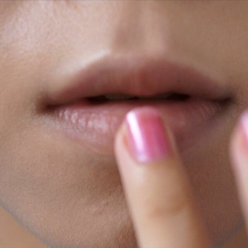  Super easy Korean ombre lips without using any lip tint 💋 @bugnanirwana 😉  #kerjaitumain  #bugnaga  #tutorial  #clozetteid  #ivgbeauty... Read more →