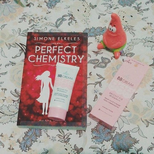 I kinda have crush on this BB cream package. It looks sweet. Just gotta add the book in the background to look more geeky.#bbcream #pixy #pixybbcream #perfectchemisty #simoneelkeles #clozetteid
