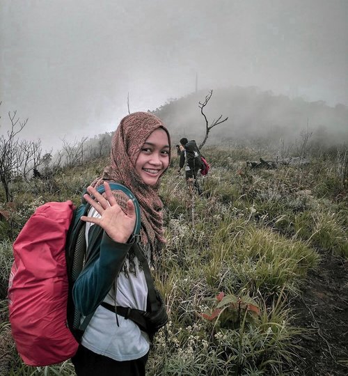 Bye-bye Seminung 👋🏼
Besok kemana lagi ya? 😌
.
📸: @rhomandeef .
.
#clozetteid #travel #gunungseminung #liwa #lampung #lampungbarat #indonesiaindah #pendaki #hijabtraveller