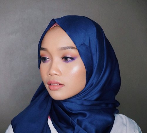 New video is up on my youtube channel!Link nya ada di bio gengs 💜🌸...#clozetteid #hijab #beauty #hijabmakeup #bvloggerid #indobeautygram #beautyvlogger #diaryhijaber #ultraviolet #beautybloggerindonesia #bunnyneedsmakeup #indonesiabeautyblogger #tampilcantik #glammakeup #lebaran #lebaranmakeup