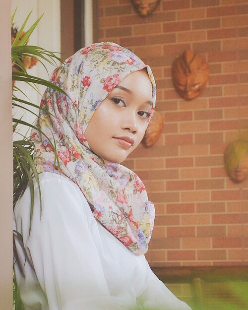Maap yak lipstiknya mencong 😰📸: @rhomandeef ..#clozetteid #hotd #diaryhijaber #ootd #hijabootd #hijabindo #hijabindonesia