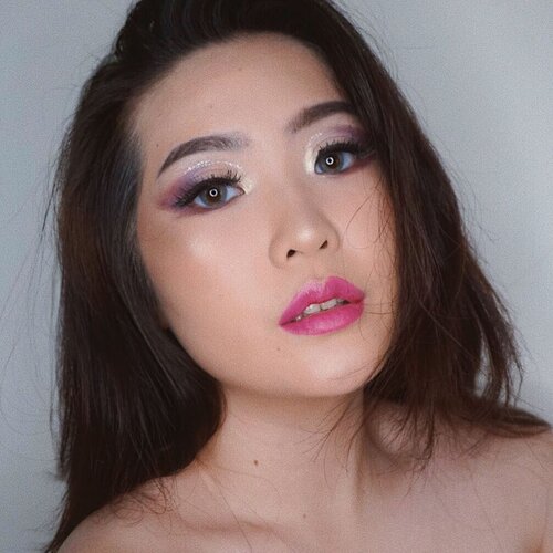 Ini foto lebih jelas nya! Purple Glitter Cut Crease 💜 SWIPE for more ✨—Product details :@urbandecaycosmetics eyeshadow primer potion@primark.beauty eyeshadow palette (ps eye candy)@sephoraidn eyeshadow palette@zoevacosmetics matte eyeshadow palette@lakmemakeup illuminating aeyeshadow palette@revlonid powder foundation (032 peach)@focallure glitter beam heavy metallic eyeliner (01 platinum)@purbasarimakeupid daily series eyeliner pen (black)@ver88official.id glam rock non stop long & curl waterproof mascara @x2softlens Nu Azul —#bunnyneedsmakeup #bvloggerid #gengbvlog #indobeautygram #indobeautysquad #beautychannelid #tampilcantik #ragamkecantikan #tipskecantikan #zonamakeupid #kbbvmember #kbbvfeatured #clozetteid #urbandecay #sephoraid #zoeva #iwearfocallure #primarkbeauty @bunnyneedsmakeup @bvlogger.id @indobeautygram @indobeautysquad @beautychannel.id @tampilcantik @ragam_kecantikan @tips__kecantikan @zonamakeup.id @kbbvbyacb @rahasiacantik.ig