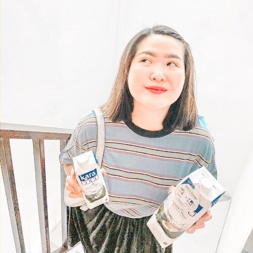 Habis cobain produk baru nya @kara.island yaitu Kara Coco. Jadi ini coconut water tanpa ada bahan adiktif tambahan. Kalo aku personally, minum ini setiap pagi sebelum beraktifitas. So far suka sama rasa coconut water nya, apalagi kalo dingin2. @kara.island coconut water ini ada 2 size 330ml & 1000ml ✨❤️ #KaraCoco #BeraniSehat #SehatMulaiHariIni #clozetteid #ootdindokece #ootdindo #lookbookindonesia #styleootd #ootd #ootdmagazine #ootdindonesia #potd #bunnyneedsmakeup #bvloggerid #gengbvlog #indobeautygram #indobeautysquad #beautychannelid #tampilcantik #ragamkecantikan #tipskecantikan #zonamakeupid #kbbvmember #kbbvfeatured