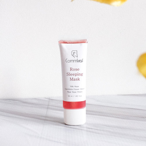 Another sleeping mask that I love ❤️. Its from @commleaf and its called Rose Sleeping Mask [Swipe to see the texture]-I usually used it at the last stage of my night skincare routine. The next morning, I felt more moisturize and if you curious the texture is not sticky at all on my face! 🙌🏻-Besides of that, @commleaf Rose Sleeping Mask can improve damage skin, wrinkle, anti bacterial and sebum control. Also, it made of 7 raw plant ingredients that specialized for skin sooting. Where to get? Just click link on my bio to go to my shop 😘 #charisceleb #clozetteid #commleaf
