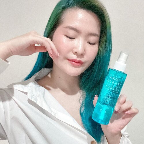 Buat kalian yang suka tiba2 breakout, boleh banget cobain produk ini 👉🏻 Clear Toner (210ml/155ml) 😽. Selain buat di muka, ini juga bisa buat di tubuh ✌🏻. Selain bikin jerawat ilang, dia juga soothing skin aku. Jujur pake ini ga habis2 wkwkw, padahal spray mulu 😛. Anyway ini udah hypoallergenic yaa plus kalo beli lewat link ini diskon jadi Rp. 254.000,- (210ml) 👇🏻http://hicharis.net/Reginabundiarti/1rYN#a.stop #toner #CHARIS #clozetteid #CHARISSTORE #charisAPP @hicharis_official @charis_celeb