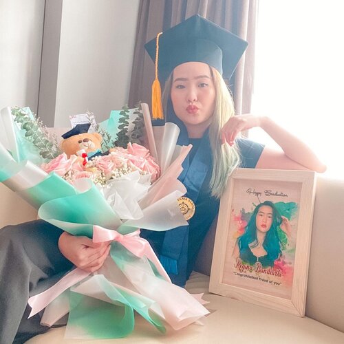 4 years and I DID IT!! Yeay 🥳🌸#clozetteid #potd #ootd #graduation