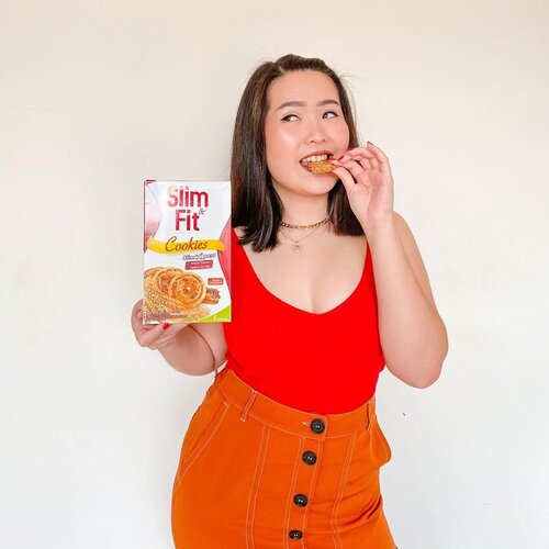 Aku habis cobain diet dengan produk @slimfitid selama 30 hari. Jadi aku coba susu nya sebagai meal replacement aku pagi dan malam. Susu nya enak, rasa french vanilla 😋. Terus aku juga makan snack nya, cookies raisin cinammon 😍--Selama aku mengkonsumsi produk ini aku merasa lingkar perut, lengan, paha dll berkurang!! Review lengkap nya ada di youtube aku! Click aja link di bio 😘--Kalian juga bisa cobain produk ini loh! Aku punya voucher discount 30% khusus untuk followers aku "SlimFitxRegina02" ✨👌🏻 ---Ps. Voucher discount hanya bisa di gunakan di kalbe store dan minimum pembelanjaan Rp. 150.000,---#AyoBerubah #BeSlimNFit! #SlimNFitYourDietPartner #SlimNFitXClozetteIDReview #ClozetteID #ClozetteIDReview