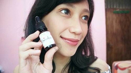 Super love with Namaka eyelash and eyebrow serum from @shylas.factory ❤
Now, my eyelashes is more longer and thicker 🙃

More review in on my blog gengs. Link on bio 👌

#BeautiesquadXShylas #ShylasFactory #organicskincare #localbeauty #beautiesquad #JakartaBeautyBlogger
#blog #blogging #blogger #dailylife #dailymakeup #beautyproduct #beautyreview #igdaily #beautyblogger #like4like #bloggerindo #dailyskincare #bloggerlife #bloggerlifestyle #indobeautygram #beautybloggerindonesia #bloggerlife #bloggerindonesia #clozetteid  #makeupobsessed