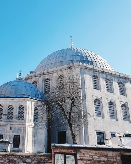 💙
.
.
.
.
#vsco #vscocam #vscoedit #vscofilter #vscogrid #vscodaily #clozetteid #vscogood #vscotravel #vscobest #vscogram #instadaily #istanbul #turkey #turkiye #instagood #instagram #travel #travelphotography #hagiasophia #ayasofya #🇹🇷 #mosque