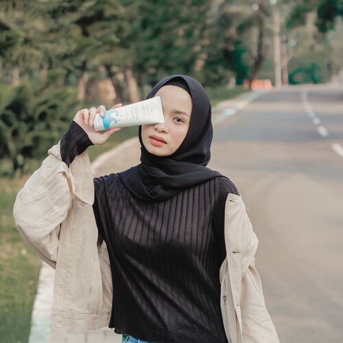 Gak kerasa ya besok udah mau lebaran aja, dari pada nungguin orang yang suka dateng pergi seenaknya mending kita skin care-an aja yuk dirumah mumpung masih PPKM nih 😝

Btw akhir-akhir ini aku lagi pake Keep Cool Ocean Deep Cleansing Foam. Been using this for a month. Honestly, setelah pake facial foam ini muka aku gak kerasa ketarik sama sekali. A most have item buat daily skincare routine kalian sih! Ingeeet, invest more in ur skin!!

 - Mengandung dua jenis partikel micelle, yaitu Hydrophile dan Lipophilic
 - Mengandung Hydrating Complex yang kuat, Hydrating Oceans Five (Deep Seawater, Spirulina, Chlorella, Classwort, Green Confetti), yang baik untuk memberikan kelembapan untuk kulit kering.