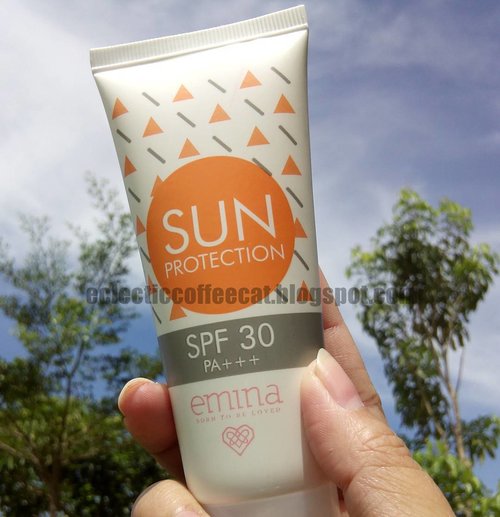 Hey there, exotic people! How many of you who knows the importance of sunscreen here? How many of you who knows what SPF and PA on the sunscreen bottles means? How many of you who knows what is UVA and UVB and realize the danger of them to our skin? If you haven't know please head to my blog, because i'm providing you the information you need to know about sunscreen. You can go directly to the link from my instagram bio. Check it out! 
ねえ。。みんなさん、sunscreen は大事なものは知っていますか。PA と SPFの意味は知っていますか。そして私達の肌にUVAと UVBの危険はもう知っていますか。まだ知らなかったら、ブログへ行ってください。リンクは BIO にあります。よろしくお願いします！ﾟ+◎b｀ゝ∀・)φ…よろしくですﾟ

#makeupreviews #clozetteid #bloggerbabesasia #bandungbeautyblogger  #maybelline #beautyenthusiast #beautylover #sunscreen #cheapsunscreen #eminasunprotection #eminasunscreen #blogpost #newblogpost #summerprotection #tropicalsunprotection #theimportanceofsunscreen #clozetteid