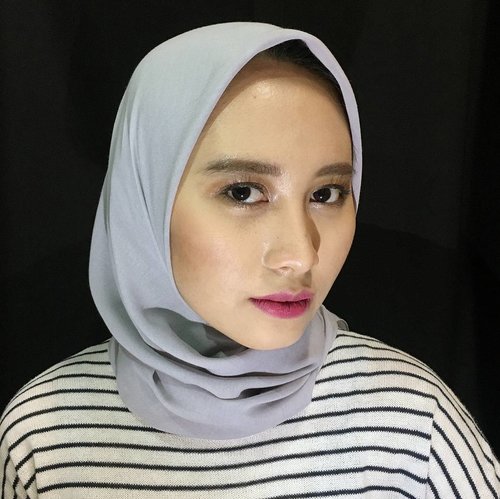 Another pose of @elvarettaa as my muse to help me join @makeoverid #makeupartisthunt event. So glad i worked with girls who know how to pose. Makes everything a lot more easy. 😆

#makeoverproartist #makeovermuahunt #makeupcompetition #makeupchallenge #makeuprecreation #makeuplover #makeupenthusiast #mua #muabandung #makeupartist #beautyenthusiast #beautylover #clozetteid #beautyblogger