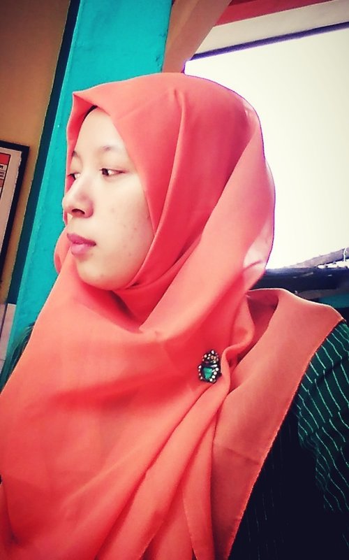 lagi banyak kerjaan hari ini... 
kombinasi hijau n orange goes to work 
#hijab #kantor