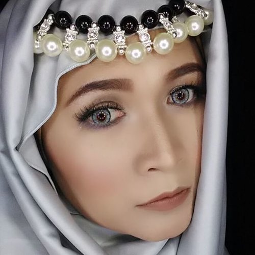 #makeupbyedelyne #hijabbyedelyne #indonesianbeautyblogger #mua #muaindonesia #riasmuslimah #hijabers #hijabfashion #headpiecebyedelyne #hijabstyle #dressyourface #vegas_nay #anastasiabeverlyhills #makeupartistsworldwide #makeupaddict #makeupartist #hijaboftheday #hijabstyle #clozetteid #HOTD #ScarfMagz #makeup #wakeupandmakeup