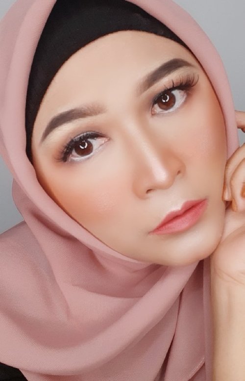 Tutorial eyeshadow kali ini menggunakan pallete seri exclusive dari @wardahbeauty #brushedbyedelyne #makeup #makeuptutorial #belajardirumah #belajarmakeup #dirumahaja #makeup #clozetteid #makeupartist #bandungbeautyblogger #beautybloggers #instacool #hijabi #makeupandhijab #stayathome #staysafe