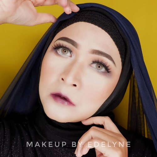 Malam minggunya makan gowok aja Makeup yang dipake : @mybeautypedia.id light correcting serum primer sunlight@mybeautypedia.id insta to go blur stick@yslbeauty all hours foundation @mybeautypedia.id prime and fine makeup transformers drops lightening @kryolanindo tv paint stick ng1 @shuuemura powder @thebalmid marylou manizer @lacolorscosmetics day to night eyeshadow pallete from @makeupuccino@nyxcosmetics_indonesia SMLC Vancouver from @makeupuccino@lookecosmetics Luna @salsacosmetic eyebrow guru @wardahbeauty eyeXpert eyeliner @wardahbeauty eyeliner pencil white @poppydharsonocosmetics mascara @poppydharsonocosmetics blush on tawny @katvondbeauty shade and light pallete #makeupbyedelyne #makeup #clozetteid #wakeupandmakeup #makeupideas #makeupmuslimah #makeupandhijab #bunnyneedsmakeup #instamakeup #mua #makeupartistworldwide #bandungbeautyblogger