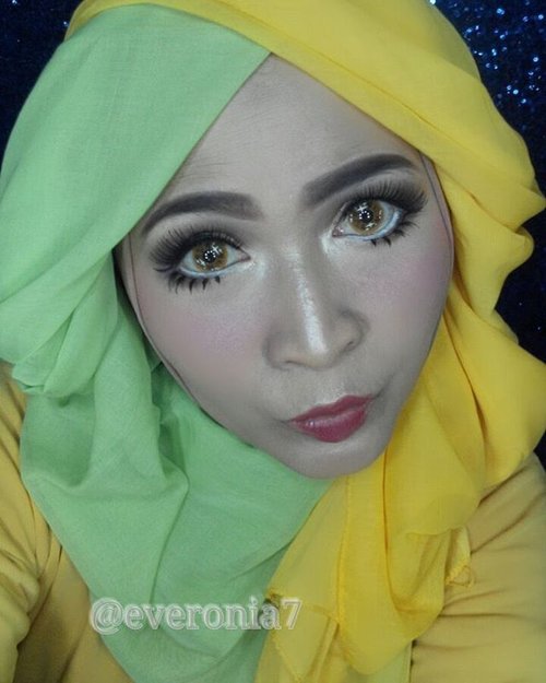 Video one brand makeup tutorial "Dolly Look" ini sedang dlm proses editing ya,  aku buat dengan hanya  menggunakan produk2 dari @wardahbeauty .
Yang pengen tau tutorialnya, subscribed YouTube channelku ya, biar ngga ketinggalan update nya ,thank you 💚💚💚 #makeupbyedelyne 
#hijabbyedelyne 
#makeuptutorial 
#dollylook
#starclozetter 
#clozetteid 
#makeup
#mua
#hijabandmakeup