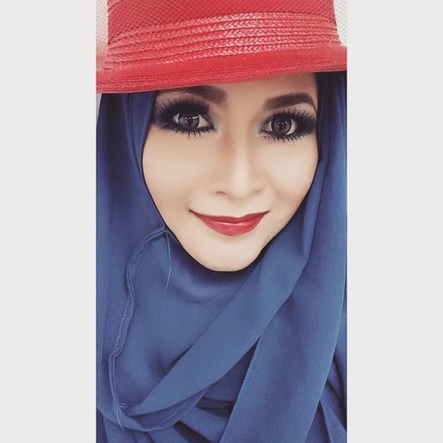 #selfie #hijaboftheday #hijabstyle #makeupbyedelyne #hijabbyedelyne #indonesianbeautyblogger #mua #riasmuslimah #muaindonesia #clozetteid #makeup #fotdibb