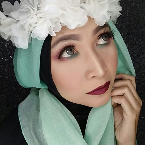 Have a nice week end! 🌸🌸🌸Lipstick by @colourpopcosmetics "notion"#makeupbyedelyne #hijabbyedelyne #atomcarbonblogger #starclozetter #clozetteid #hijab#makeupoftheday#lipstickoftheday#wakeupandmakeup