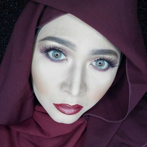 Lenses by @cleolens, frozen gray

#makeupbyedelyne #hijabbyedelyne #hijabstyleindonesia #hijabandmakeup #makeupartistindonesia #makeupartistgarut #muabandung #muagarut #amazingmakeupartist #makeupmom #hijabers #hudabeauty #instamakeup #makeupartistsworldwide #anastasiabeverlyhills #vegasnay #makeup #hijabfashionista #hijabfashion #fashionbeautyblogger #mua #clozetteid #starclozetter #fallmakeup #makeupartist