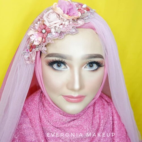 Makeup for @riskaicha2805 
Eyelashes @bohktoh.id 
Headpiece @iloveyoudesign 
For makeup service/class DM 
#makeupbyedelyne #makeup #makeupandhijab #hijabandmakeup #makeupideas #muaindonesia #muagarut #muabandung #muatasikmalaya #sephora #sephoraindonesia #makeupforever #lauramercier #wakeupandmakeup #makeupmafia #bunnyneedsmakeup #inspirasimakeup #inspirasimakeupwedding #riasmuslimah #riaswisuda #weddingmalaysia #weddingindonesia #weddingmakeup #riaspengantinmuslim #noeyebrowtrimming #beforeandaftermakeup #clozetteid #mua #morphe