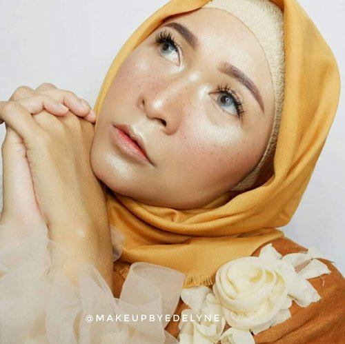 #brushedbyedelyne #makeup #runawaymakeup #makeupart #mua #hijabistyle #hijabilookbook #hijabandfashion #clozetteid #frecklesmakeup #freckles #glowingskin