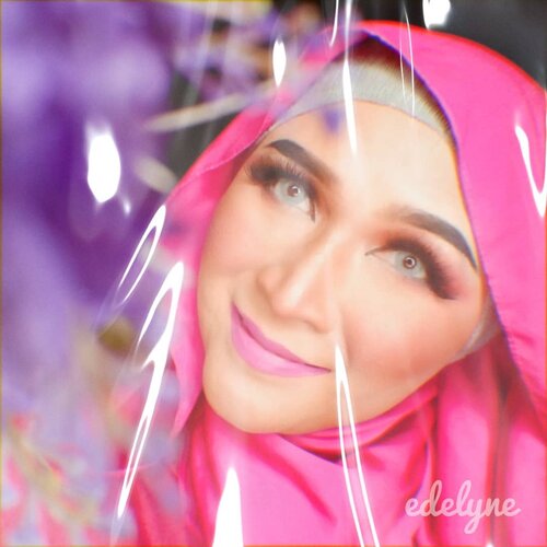 Self Quarantine 
#brushedbyedelyne #bloggerstyle #bandungbeautyblogger #dirumahaja #hijabphotography #photography #photooftheday #instaphoto #instamakeup #ClozetteID #artphotography #hijabfashion #hijabi