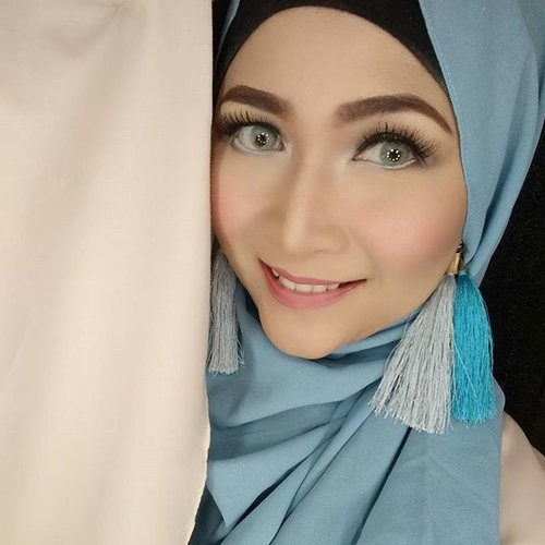 Selamat hari Minggu 😄😘.
#makeupbyedelyne 
#hijabbyedelyne 
#makeupoftheday 
#hijabstyle 
#makeuplooks 
#makeupmuslimah 
#makeup 
#hijabfashion 
#clozetteid
#starclozetter