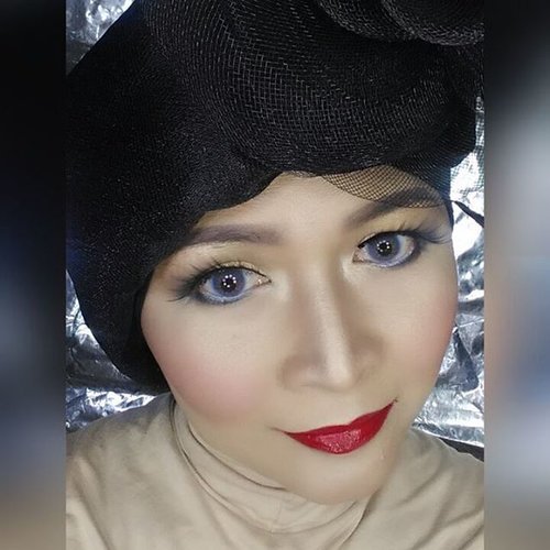 Softlens from @cleolens More Dubai 3 tones in blue .

#makeupbyedelyne #hijabbyedelyne #makeupartist #mua #hijabstyle #hijabandmakeup #hijabers #indonesianbeautyblogger #starclozetter #clozetteid