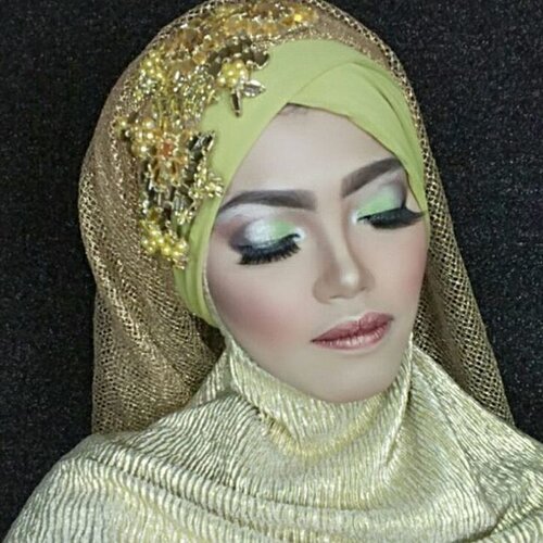 #makeupbyedelyne #hijabbyedelyne #makeupartistindonesia #muagarut #muabandung #riasmuslimah #riaspengantinmuslim #riasakad #riaswisudabandung #makeupakad #makeupuntukhijab #hijabandmakep #hijaber #mua #makeup #clozetteid #hijabbyedelyne #makeover #riasmuslimah #weddingmakeup #wakeupandmakeup #makeupideas #makeupmom #makeupartistsworldwide #amazingmakeupartist #makeupartist #mua #hudabeauty #anastasiabeverlyhills #noeyebrowtrimming #hijabandmakeup #makeupuntukhijab #makeupakad #makeupartistindonesia