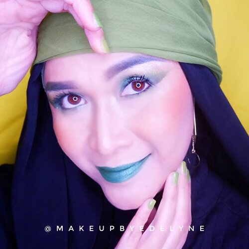 Green monochrome makeup look . 
Details : 
@pondsindonesia  glitter glow 
@getthelookid  loreal foundation G3
@lauramercier loose powder 
@ran_cosmetic_indonesia twc 
@morphebrushes eyeshadow 
@getthelookid loreal lash paradise mascara
@inglotindonesia duraline
@fanbocosmetics eyebrow pencil
@anastasiabeverlyhills highlighter 
@makeoverid eyeliner black jack
@catrice.cosmetics blush

#brushedbyedelyne #makeup #creativemakeup #makeupideas #greenmakeuplook #monochromemakeup #clozetteid #hijabphotography #bandungbeautyblogger #bloggerstyle #influencer #mua