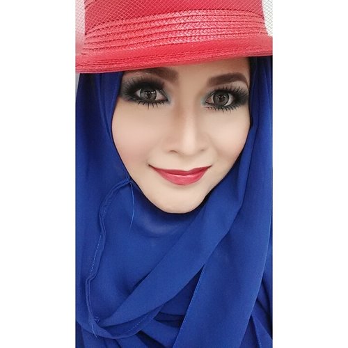 Hello Sunday, this is my hijab of the day with bold eyes makeup 