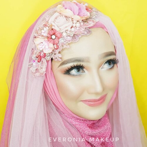 For makeup service/class DM #makeupbyedelyne #makeup #makeupandhijab #hijabandmakeup #makeupideas #muaindonesia #muagarut #muabandung #muatasikmalaya #sephora #sephoraindonesia #makeupforever #lauramercier #wakeupandmakeup #makeupmafia #bunnyneedsmakeup #inspirasimakeup #inspirasimakeupwedding #riasmuslimah #riaswisuda #weddingmalaysia #weddingindonesia #weddingmakeup #riaspengantinmuslim #noeyebrowtrimming #beforeandaftermakeup #clozetteid #mua #morphe