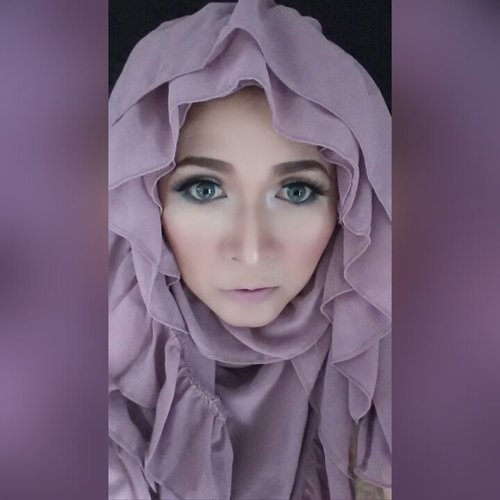 Jumat Mubarak #makeupbyedelyne #hijabbyedelyne #indonesianbeautyblogger #clozetteid #makeup #lipstick #lipstickoftheday #makeupartist #muaindonesia #wakeupandmakeup #makeupartistsworldwide #makeupaddict #dressyourface #vegas_nay #anastasiabeverlyhills #huda_beauty #hijabellamagazine #hijabmodern #hijabfashion #instahijab #instabeauty