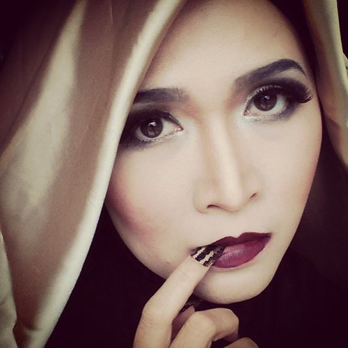 #bellatrix #lasmitten #makeupbyedelyne #hijabbyedelyne #hijabphotography #hijabstyle #hijab #riasmuslimah #muaindonesia #mua #selfie #hijaboftheday #clozetteid #makeup #fotdibb #instabeauty #indonesianbeautyblogger #instamakeup