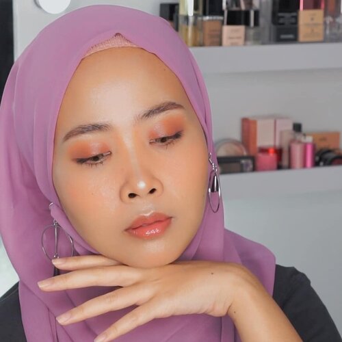 Hasil makeup yang ada di pouch makeup kl pergi-pergiDetail@pixibeauty (setting spray makeup before-after makeup)@lagirlcosmetics (orange)@nyxcosmetics_indonesia ( cushion foundation)@nyxcosmetics_indonesia ( wonder stick )@pixycosmetics (cream blush orange)@urbandecaycosmetics x @kristenxleanne ( eyeshadow)@esqacosmetics ( lip gloss jakarta mix tokyo and blush honolulu)@benefitindonesia (browzings 05 and mascara bad gal bang) ........100daymakeupchallenge #beautyenthusiast #beauty #beautygram #makeup #makeuptutorial #contourtutorial #makeup #beautygoersid #indobeautygram #indoveautysquad #beautygram #beautybloggerindonesia #tasyashoutoutfarasya #dwiendahpusparini #clozetteid #clozette #ivgg #ivgbeauty #esqa #esqaddicted #minitutorial #indovigram #eotd #ibv @beautybloggerindonesia @tampilcantik @ragam_kecantikan @cchannel_beauty @indobeautygram @tips_kecantikan @popbela_com @clozetteid @bloggermafia