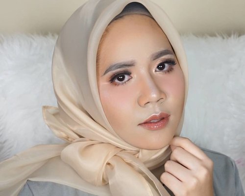 THE POWER OF MAKEUPTalent : @dindaanshMakeup : @disyaicha_makeupProducts1. @guerlain (primer)2. @wnwcosmetics ( concealer palette /neurtralizes,brightens)3. Mix foundation ( @dermablendpro / cover cream warm beige, @catrice.cosmetics /24H made to stay nude beige, @chanelofficial / perfection lumiere velvet 20 beige)4. @pixycosmetics ( silky fit lipstick 106)5. @nyxcosmetics_indonesia ( wonder stick ws03)6. @maybelline ( fit me 20)7. @nyxcosmetics_indonesia ( eyeshadow base)8. @colourpopcosmetics (dream st)9. @pixycosmetics (lip matte cream glam coral)10. @lookecosmetics (holy lip polish /luna)11. @benefitindonesia (browzings)12. @maybelline ( eyebrow mascara/rustybrown)#thepowerofmakeup #muatribeid#nyxcosmeticsid #lookecosmetics #benefitcosmetics #benefitcosmeticsindonesia #clozetteid #indobeautygram #colourpopme