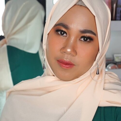 Kapan lagii coba gw ngebujuk anisa ceribel buat dimakeup..😂😂😂 @dinarmutiarasariVideonya lg di kejar ngedit niii..enak jam berapa ya UP nya??.....#udindonesia#100daymakeupchallenge #beautyenthusiast #beauty #beautygram #makeup #makeuptutorial #contourtutorial #makeup #beautygoersid #indobeautygram #indoveautysquad #beautygram #beautybloggerindonesia #tasyashoutoutfarasya  #clozetteid #clozette #ivgg #ivgbeauty #esqa #esqaddicted #minitutorial #indovigram #eotd #ibv @beautybloggerindonesia @tampilcantik @ragam_kecantikan @cchannel_beauty @indobeautygram @tips_kecantikan @popbela_com @clozetteid @bloggermafia @wakeupandmakeup