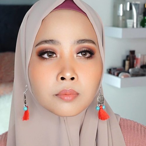 Tonight Up New Video ( klik link bio)First impression @urbandecaycosmetics #nakedreloaded ......100daymakeupchallenge #beautyenthusiast #beauty #beautygram #makeup #makeuptutorial #contourtutorial #makeup #beautygoersid #indobeautygram #indoveautysquad #beautygram #beautybloggerindonesia #tasyashoutoutfarasya #dwiendahpusparini #clozetteid #clozette #ivgg #ivgbeauty #esqa #esqaddicted #minitutorial #indovigram #eotd #ibv @beautybloggerindonesia @tampilcantik @ragam_kecantikan @cchannel_beauty @indobeautygram @tips_kecantikan @popbela_com @clozetteid @bloggermafia