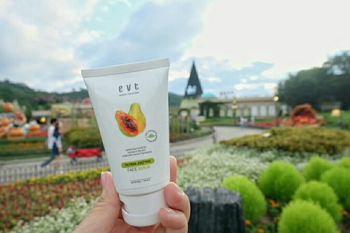 The one and only my August favorite. I really love the smell of this face scrub, cause it's totally remind me with the spa at melia purosani 😍 My face felt so soft after I used this and it helps me to stay away from breakout on my last trip to South Korea 💃
.
.
.
#facescrub #evetenaturals #evete #skincare #proudevete #coconut #coconutlipbalm #skincare #monthlyfavorite #beautyblogger #beautybloggerid #indonesiabeautyblogger #indobeautygram #kpopmakeup #tipsdandan #indonesiancosmetics #makeup #instabeauty #뷰티 #뷰티스타그램 #메이크업 #립메이크업
 #annyeongkstyletrip #KStyleGoestoKorea #everland #에버랜드 #popgopro #gowithpop
