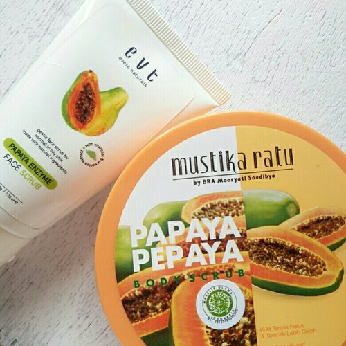 Akhir-akhir ini lagi seneng sama pepaya, mau buat makan atau buat kulit 💘
.
Lately I really like papaya 💘
.
.
#papaya #evetenaturals #mustikaratu #facescrub #bodyscrub #proudevete #indonesiacosmetics #beautybloggerid #beautyblogger #indobeautygram #skincare #skincareroutine #skincarejunkie #뷰티 #뷰티스타그램 #메이크업 #스킨케어 #clozetteid